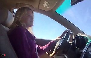 Driver sucking cock while driving