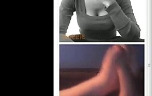 Black cam girl flash her tits