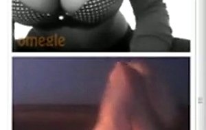 Black cam girl flash her tits