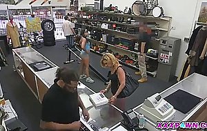 I fucked a honey muscly girl at the pawn shop