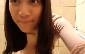 I fuck my pussy in school