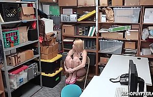 Carmens pussy hardly fuck by an officer