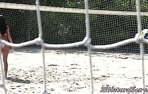 Cockloving eurobabe banged from behind