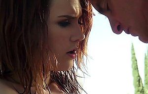 Siri gives her lover a great bj in the park
