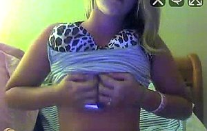 Cutie diddles and dildos on webcam