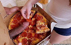 Joseline kelly worshipped the pizza delivery guy's big black cock