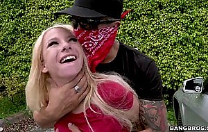 Kenzie reeves was attacked by a man in mask in the parking lot