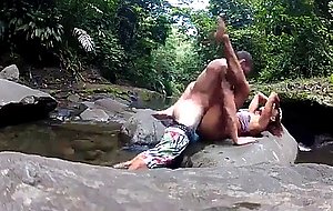 Sex with the gf in the river