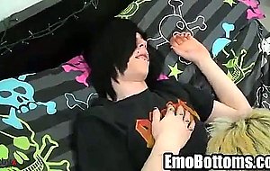 Emo twink josh osbourne sucking on a intense cock