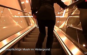 Mom and anal plug in public 