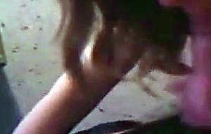 teen qui aime se faire ejaculer sur le visage