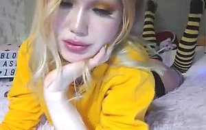 Lady cocks