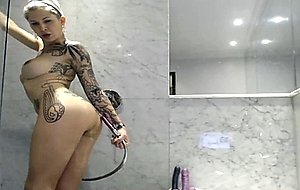 Pornstar danni daniels in the bathroom