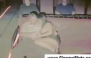 ポルノ映画館での展示型輪姦 - SEXTVX.COM