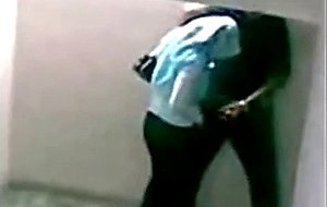 Malay-skodeng awek tudung hijab kat tangga 