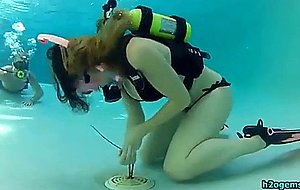 Scuba girl trapped in a pool - SEXTVX.COM