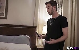 Emma hix licks her stepmoms pussy 