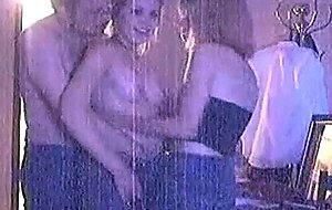 Belle teen blonde sexy baise par un couple !