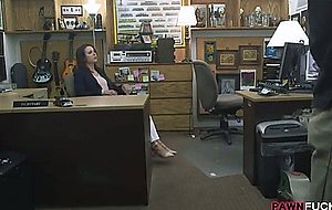 Customers wife let the pawn man fuck her