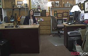 Customers wife let the pawn man fuck her
