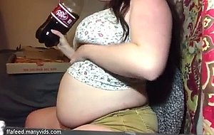 Fat teen loves pizza 