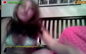 Deux étudiantes nues et sexy en direct à la webcam