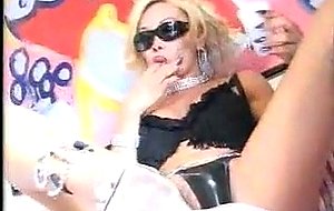 Skilful at sucking shemale does her best