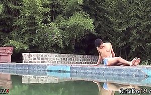 Jerking guy attracts a sunbathing twink