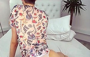 Sexually Lewd Lady Seduced Everyone Live