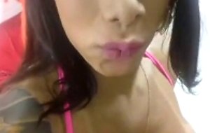 Rosy pinheiro thinking of a couple.