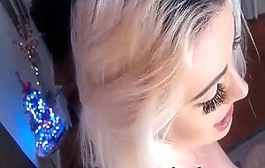 Mesmirizing Blonde Lady Show A Lusty Performance Live
