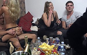 Blonde amateur ridding single cocks at home swingers