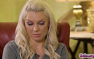 Kenzie Taylor grinding her milf...
