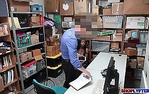 Hesitations Fade as Officer s Dick Fills Daya with Pleasure