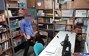 Hesitations Fade as Officer s Dick Fills Daya with Pleasure