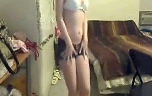 Young teen pussy show