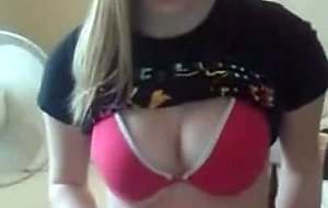 Teen shows her body