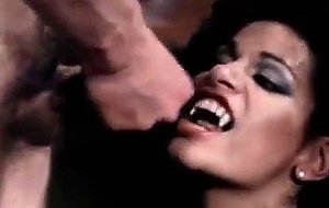 300px x 190px - Vanessa del rio como mujer vampiro - SEXTVX.COM
