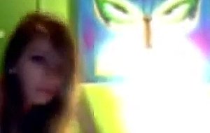 Sexy blond on webcam rubs pussy