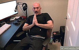 A teen in self quarantine fucked by bf