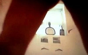 Amateur tranny takes a shower