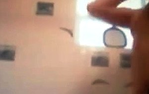 Amateur tranny takes a shower