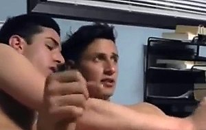 College boys masturbate together in dorm room