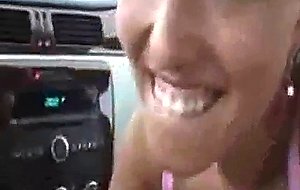 Teen sucks off her boyfriend in car
