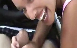 Teen sucks off her boyfriend in car
