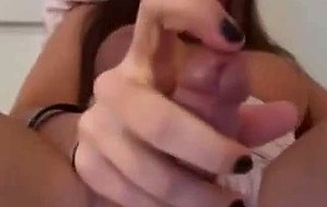 Shemale on webcam cumming in her hand live