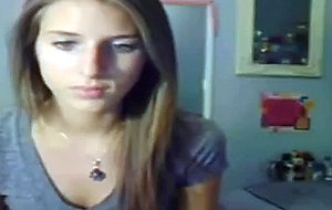 Webcam hottie airs her little pussy out