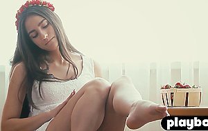 Russian MILF Cira Nerri shows her stunning body and perfect shaved pussy