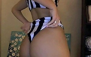 Amazing Chick shows off her big ass