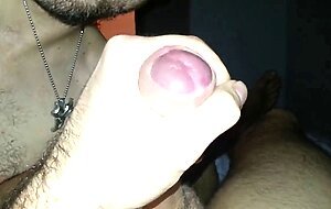 Chupou as bolas pau do amigo hetero